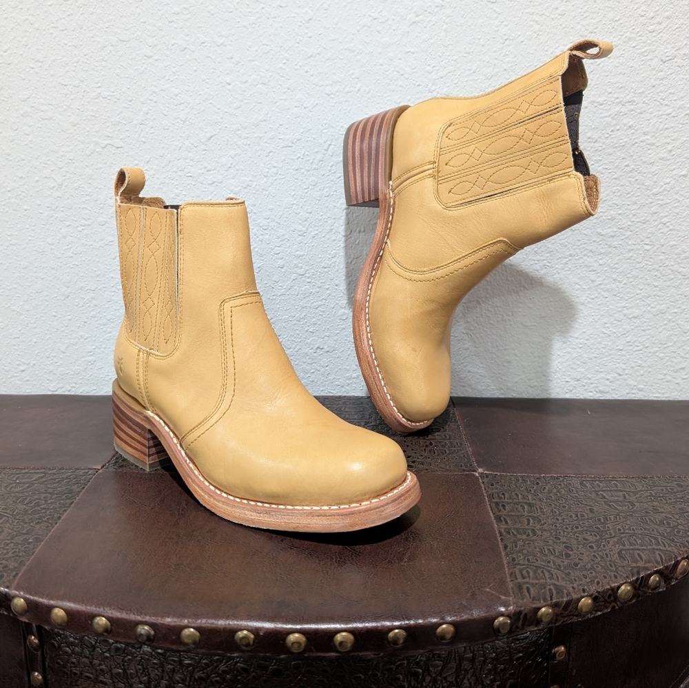 NEW Frye Short Banana Leather Campus Boot size 7.5